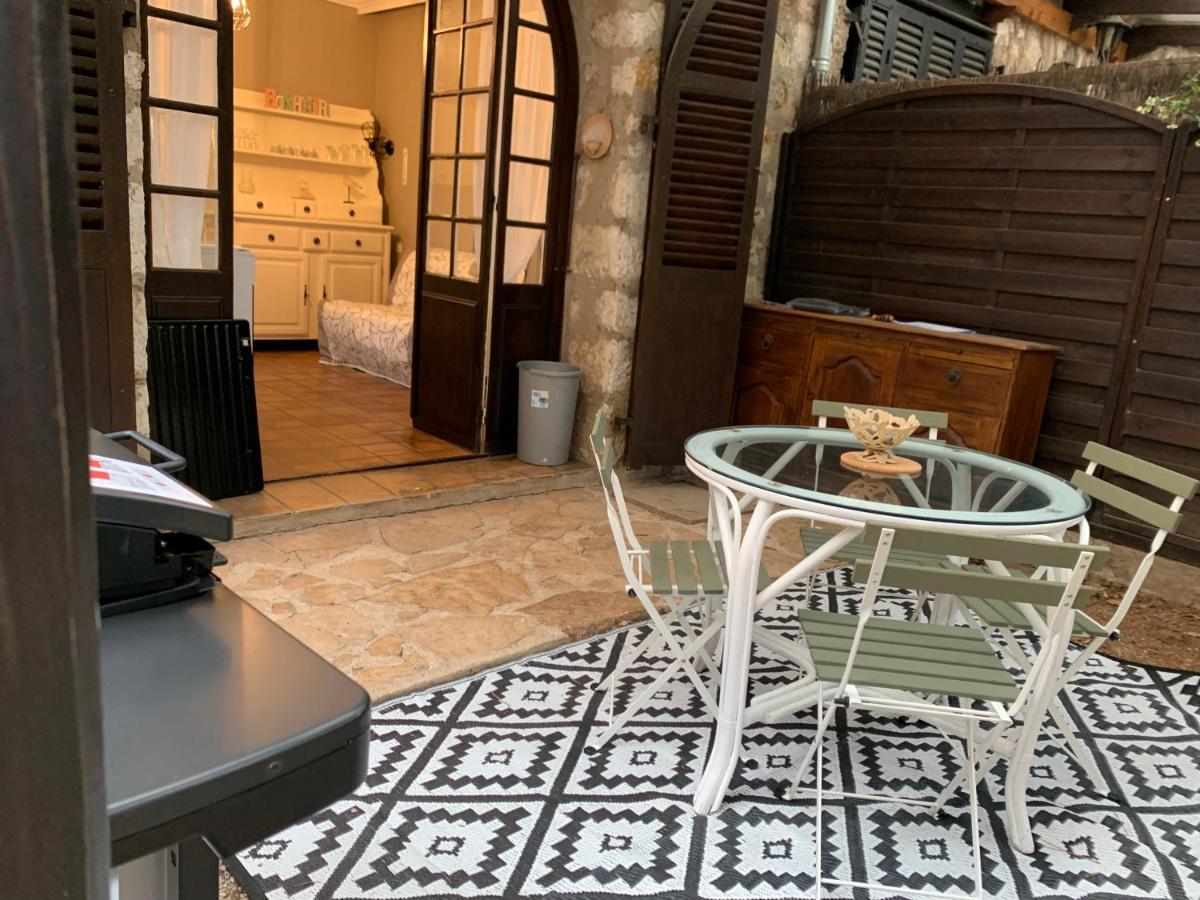 1piece Avec Jardin Dans Mas De Caractere Apartment