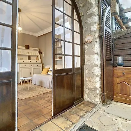 Appartement 1Piece Avec Jardin Dans Mas De Caractere Saint-Laurent-du-Var Exterior foto