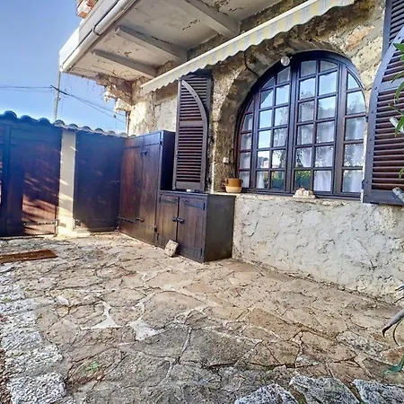 Appartement 1Piece Avec Jardin Dans Mas De Caractere Saint-Laurent-du-Var Exterior foto