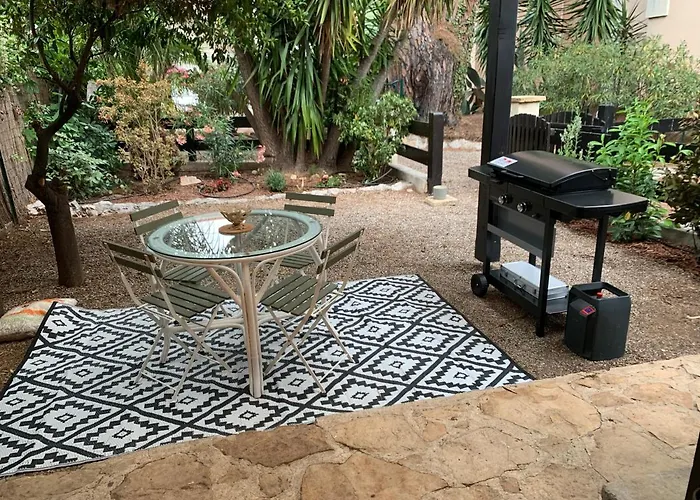 Appartement 1Piece Avec Jardin Dans Mas De Caractere