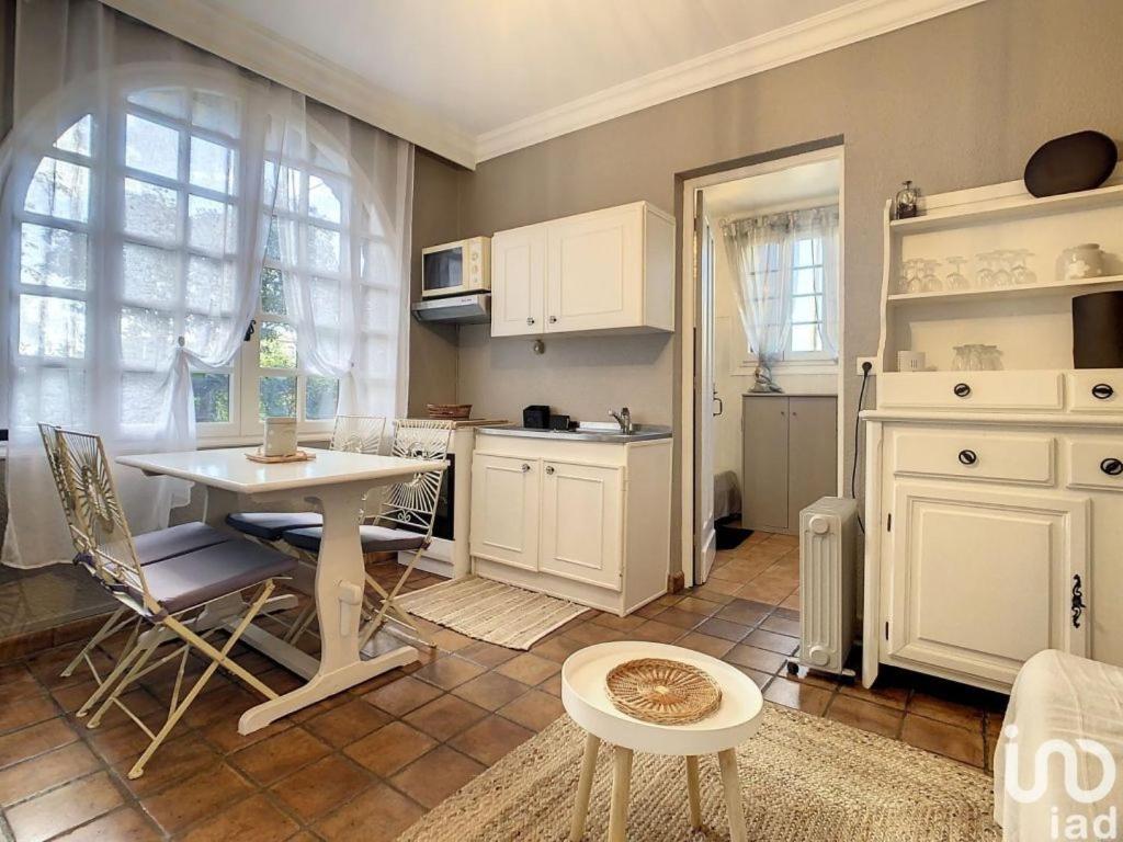 Apartment 1piece Avec Jardin Dans Mas De Caractere *